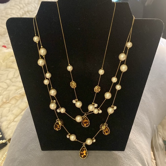 BETSEY JOHNSON Necklace Pearl Rhinestone Three Strand Gold Tone Chain Adjustable - Picture 4 of 6